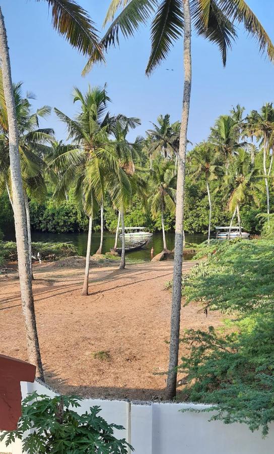 Poovar Sea View Rooms And Boating Family & Couple Only Экстерьер фото
